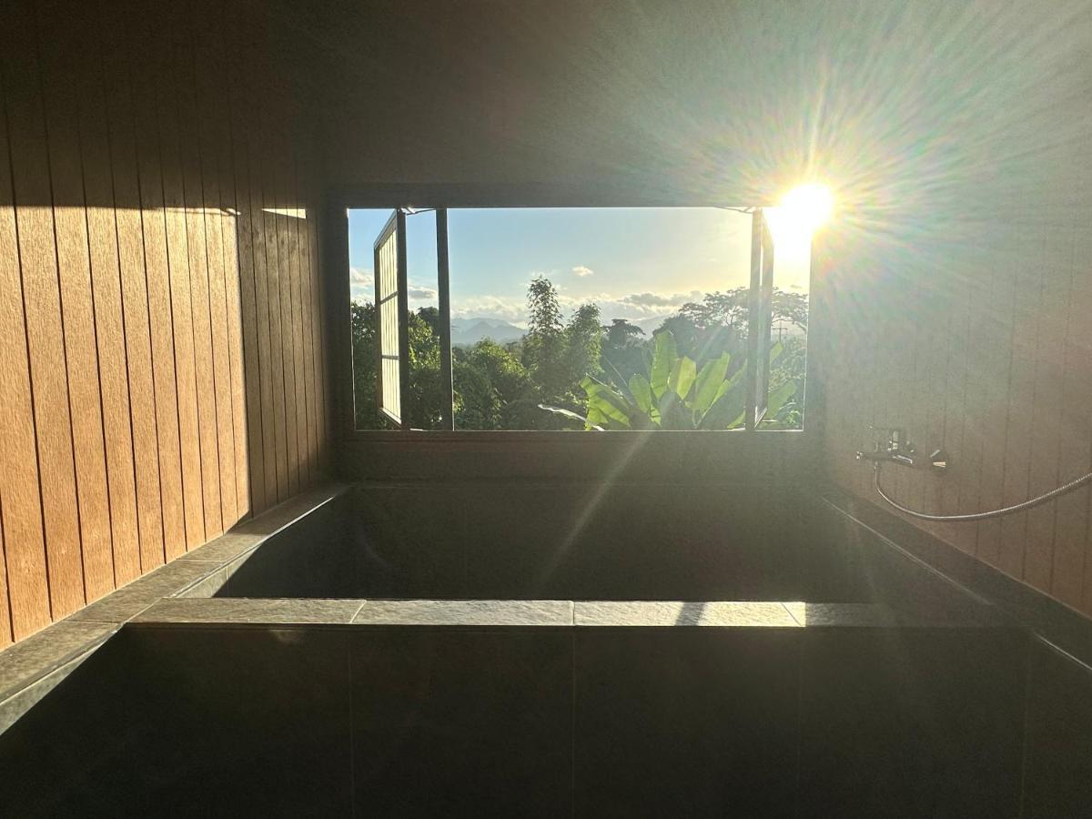 Tanoshi Glamping In Khao Sok Hotell Khao Sok National Park Eksteriør bilde